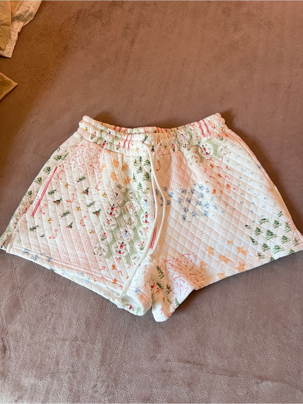 Quilted Floral Print Women's Shorts - White